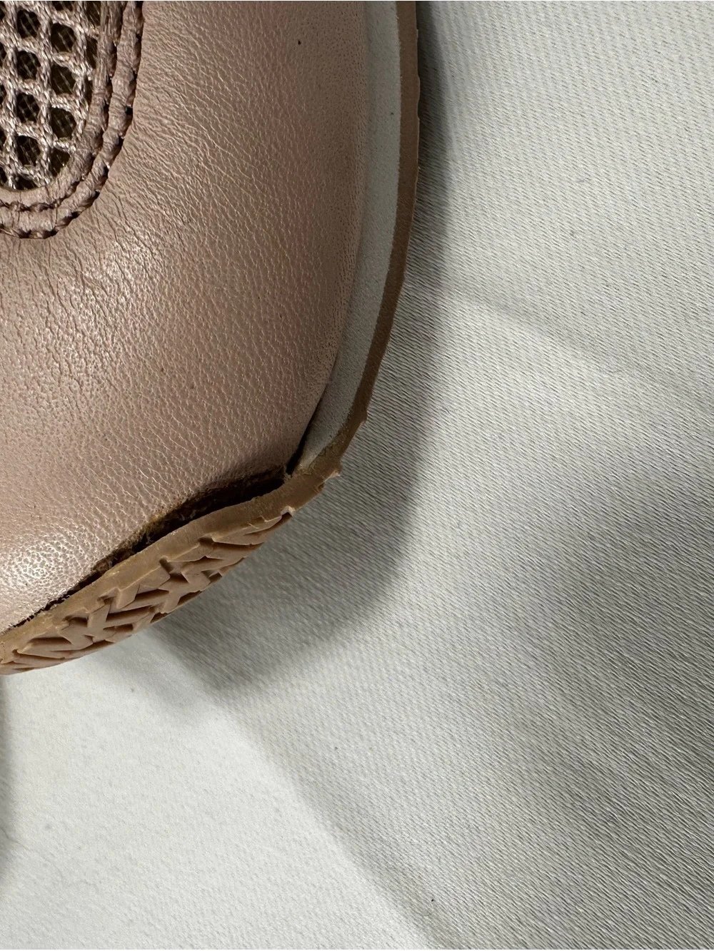 Sh7. Michael Kors Blush Pink Mesh & Metallic Accent Sneakers